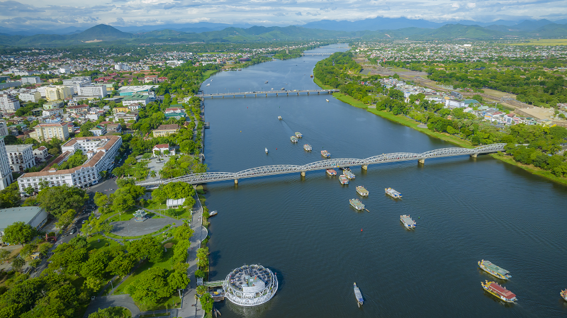 Hàng ngàn người dự lễ hội điện Huệ Nam tại Thừa Thiên Huế