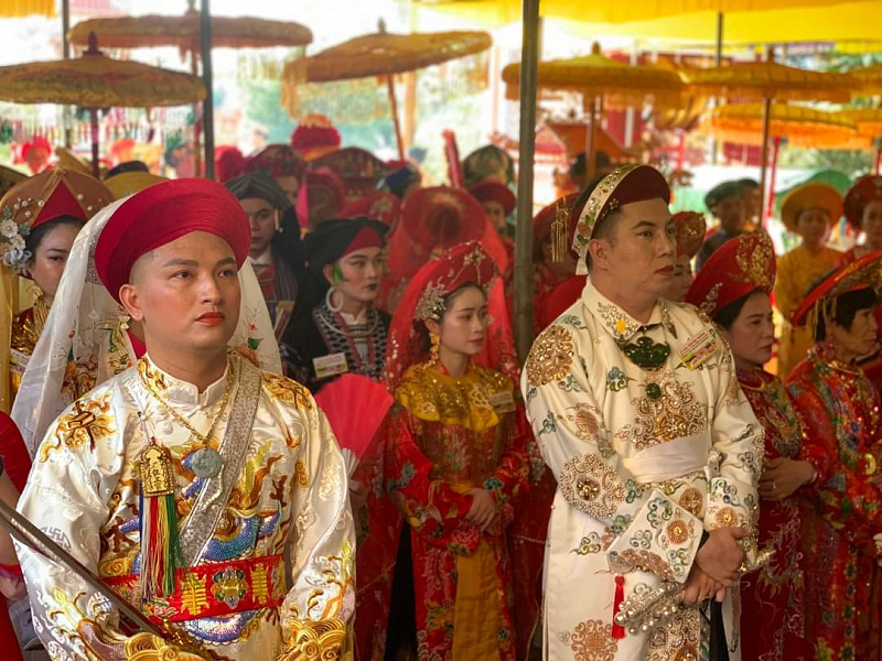 Hàng ngàn người dự lễ hội điện Huệ Nam tại Thừa Thiên Huế