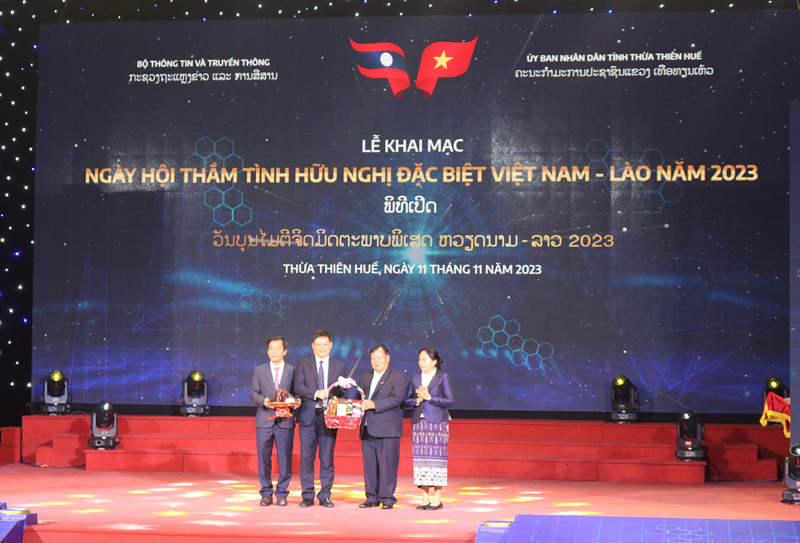 Khai mạc ngày hội “Thắm tình hữu nghị đặc biệt Việt Nam – Lào năm 2023”