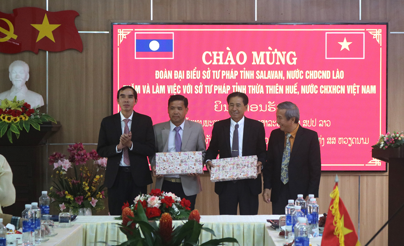 Tăng cường mối quan hệ hợp tác về pháp luật và tư pháp giữa Sở Tư pháp tỉnh Thừa Thiên Huế và Sở Tư pháp tỉnh Salavan (Lào)