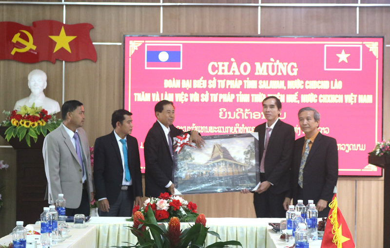Tăng cường mối quan hệ hợp tác về pháp luật và tư pháp giữa Sở Tư pháp tỉnh Thừa Thiên Huế và Sở Tư pháp tỉnh Salavan (Lào)
