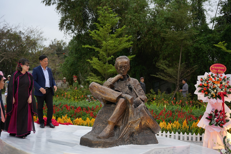 Khánh thành tượng nghệ thuật cố nhạc sĩ Trịnh Công Sơn tại Huế