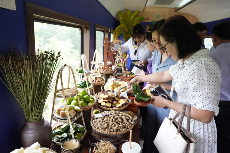 Đoàn tàu 'Kết nối di sản miền Trung' giữa Huế và Đà Nẵng chính thức hoạt động