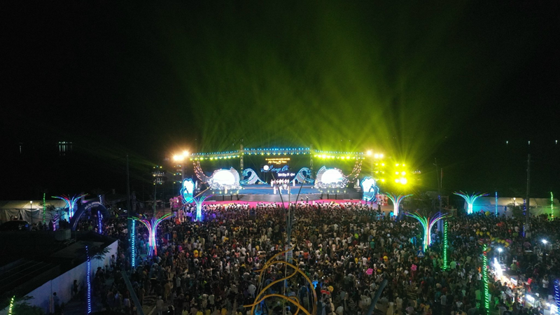 Lăng Cô kỷ niệm 15 năm được bình chọn 'vịnh đẹp nhất thế giới'