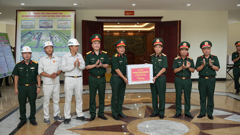 Đại tướng Phan Văn Giang thăm và làm việc tại tỉnh Thừa Thiên Huế