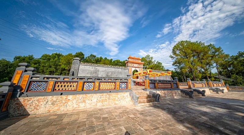 Một gia đình cúng tiến gần 6,9 tỷ đồng và 49 cây tùng La Hán để tu bổ lăng mộ thân mẫu vua Tự Đức