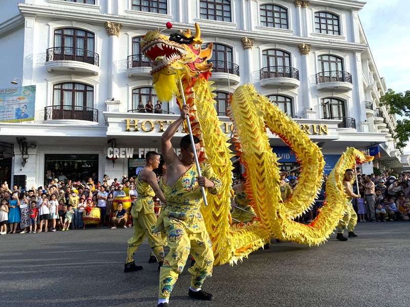 Sôi động lễ hội đường phố 'Sắc màu văn hoá' tại Festival Huế 2024