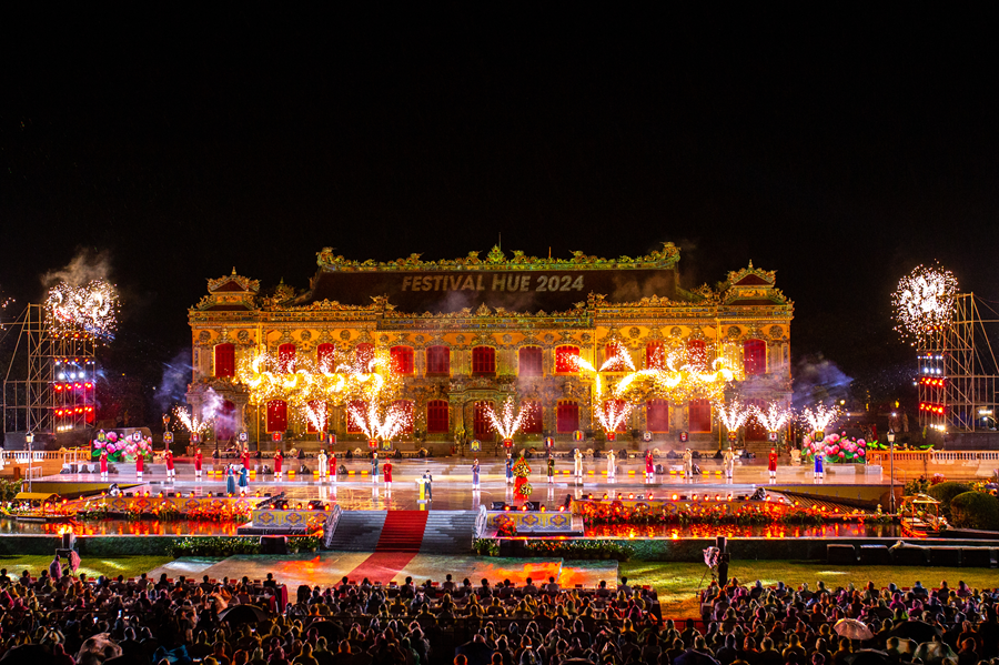 Ấn tượng với lễ hội ánh sáng lần đầu được tổ chức tại Festival Huế