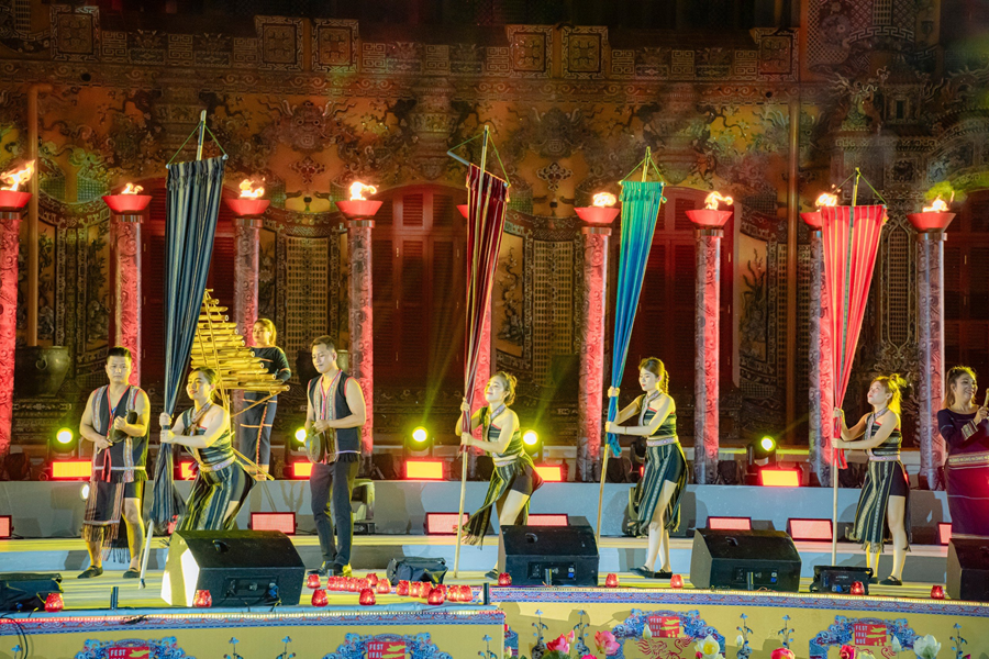 Ấn tượng đêm bế mạc Tuần lễ Festival nghệ thuật quốc tế Huế 2024