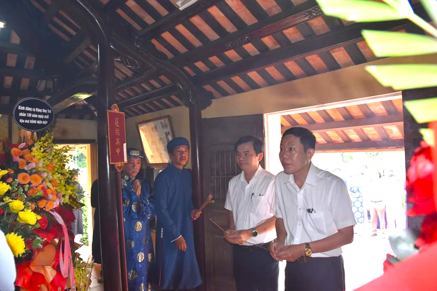 Dâng hương tưởng niệm 150 năm ngày mất danh nhân Đặng Huy Trứ