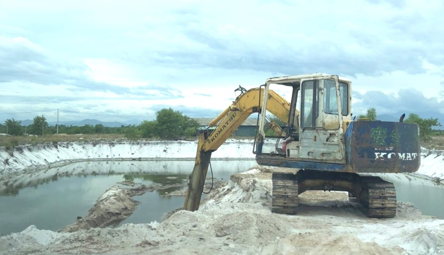 Lợi dụng việc phát triển mô hình trang trại để tập kết cát trái phép