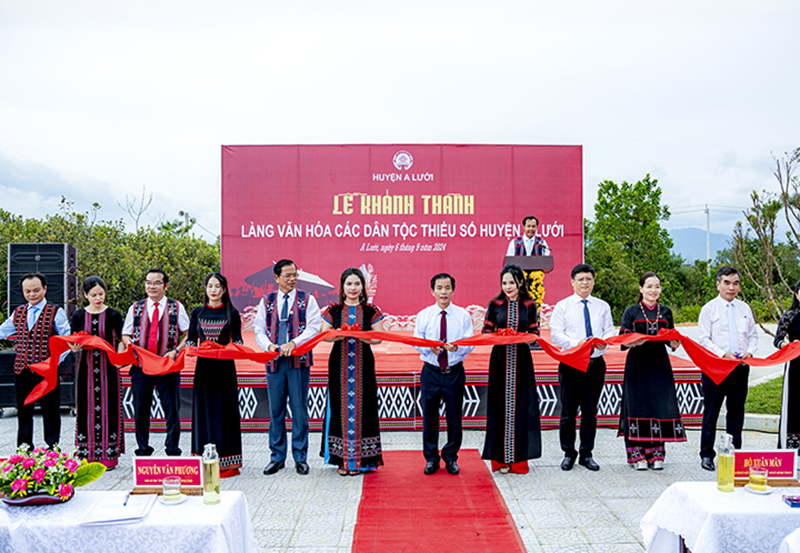 Công bố quyết định công nhận huyện A Lưới (Thừa Thiên Huế) thoát nghèo