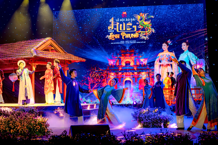 Ấn tượng lễ hội tôn vinh áo dài xứ Huế