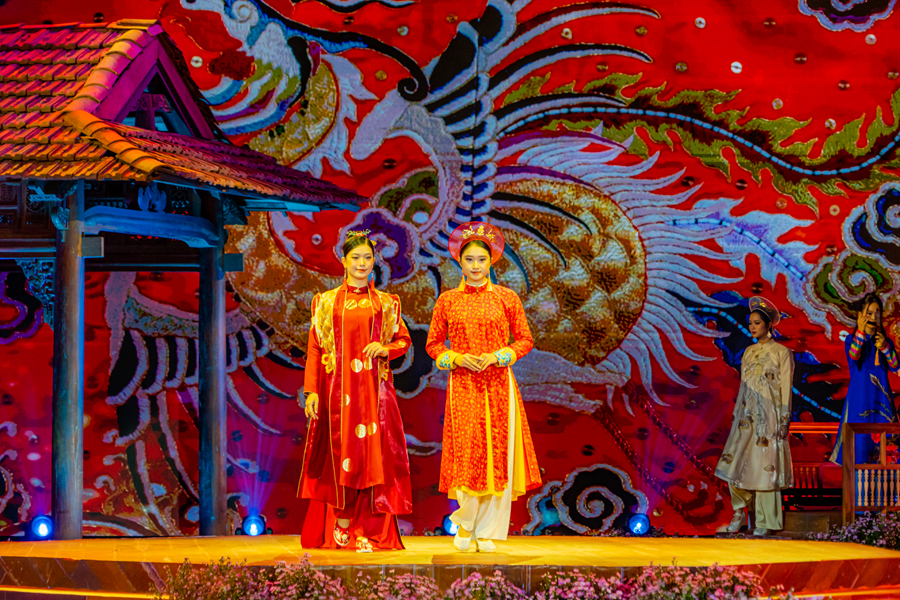 Ấn tượng lễ hội tôn vinh áo dài xứ Huế