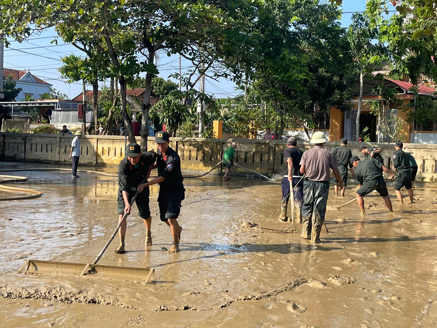 Tình quân dân nơi vùng lũ Quảng Bình