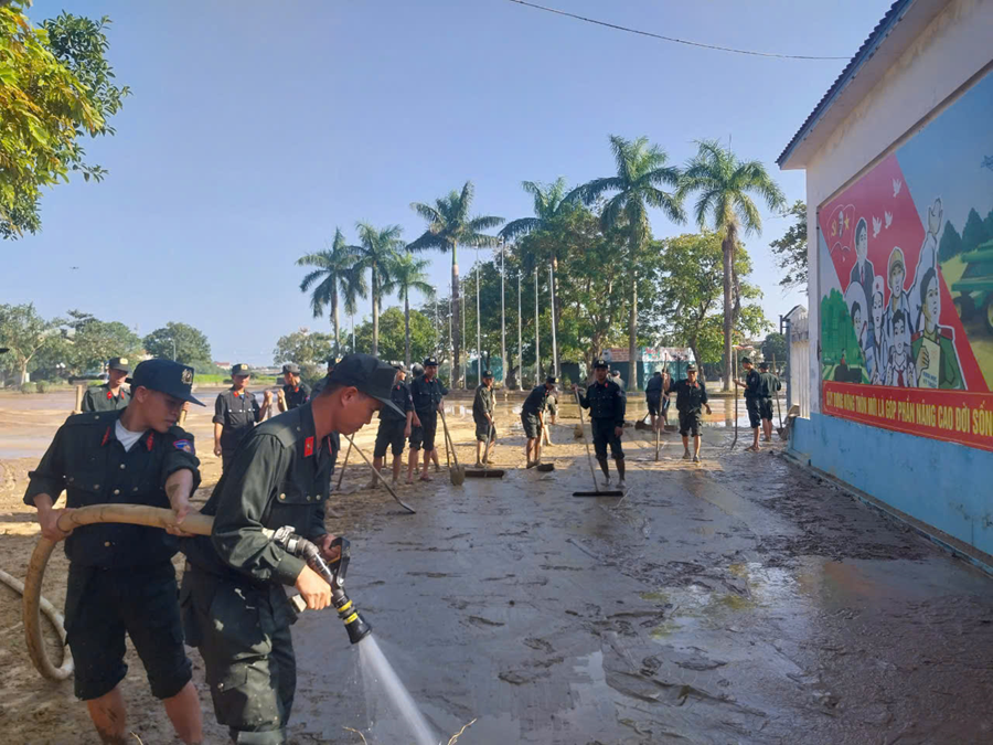 Tình quân dân nơi vùng lũ Quảng Bình