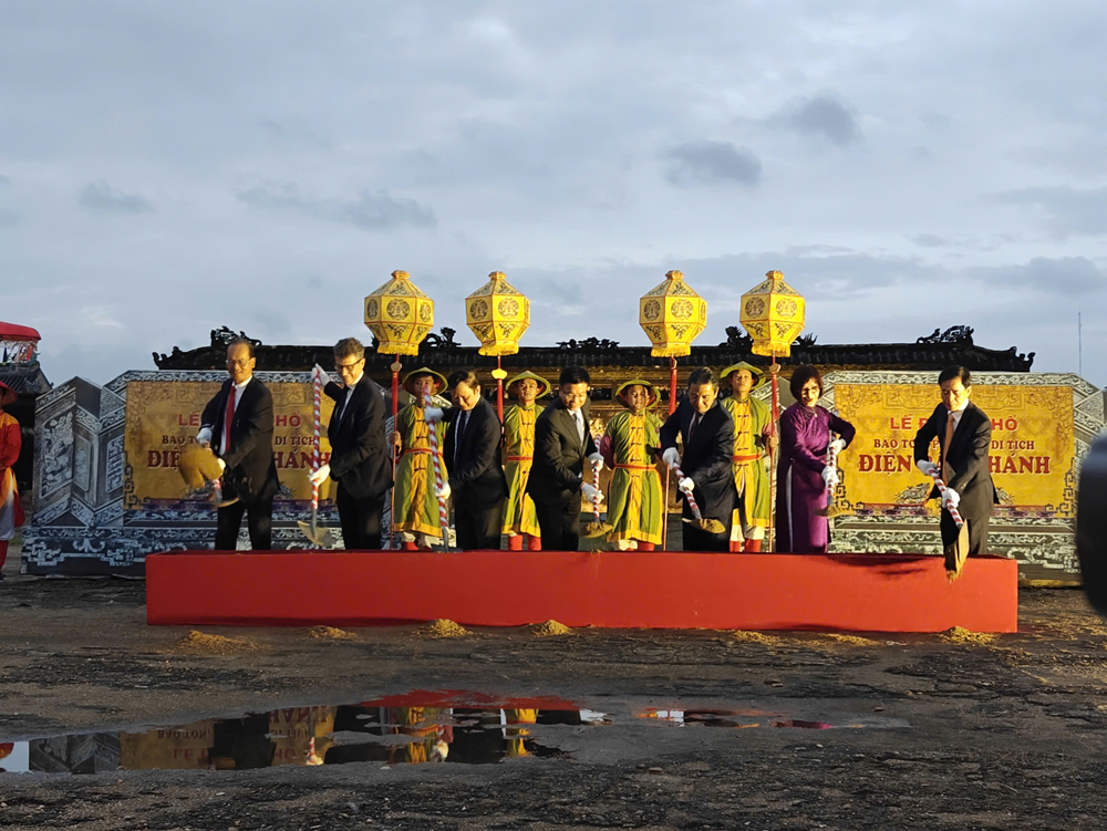 Thừa Thiên Huế đón nhận bằng của UNESCO công nhận những bản đúc nổi trên chín đỉnh đồng là di sản tư liệu khu vực