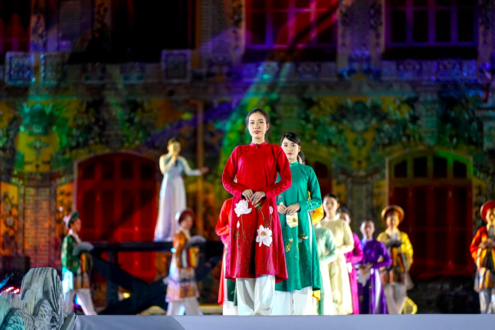 Nét riêng của áo dài xứ Huế