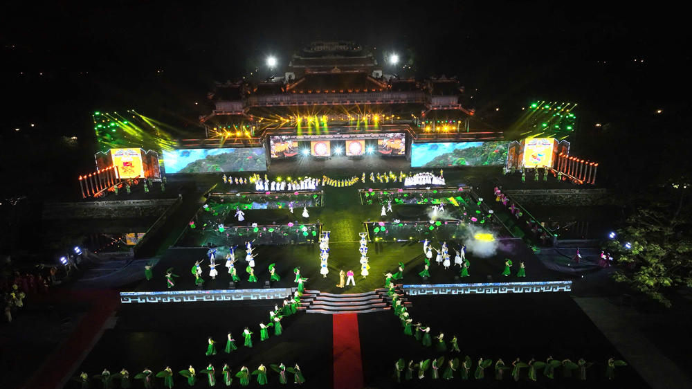 Chủ tịch Quốc hội Trần Thanh Mẫn dự lễ công bố Nghị quyết thành lập thành phố Huế trực thuộc Trung ương