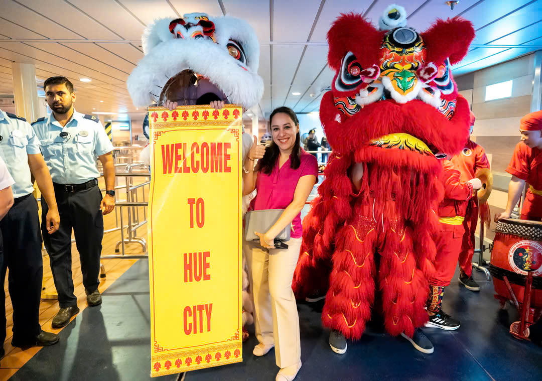 Đón chuyến tàu du lịch đầu tiên năm 2025 cập Cảng Chân Mây