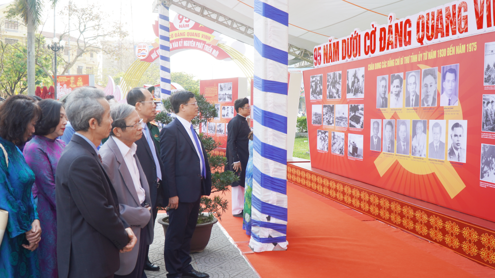 Trưng bày hơn 400 hiện vật chuyên đề “95 năm dưới cờ Đảng quang vinh”