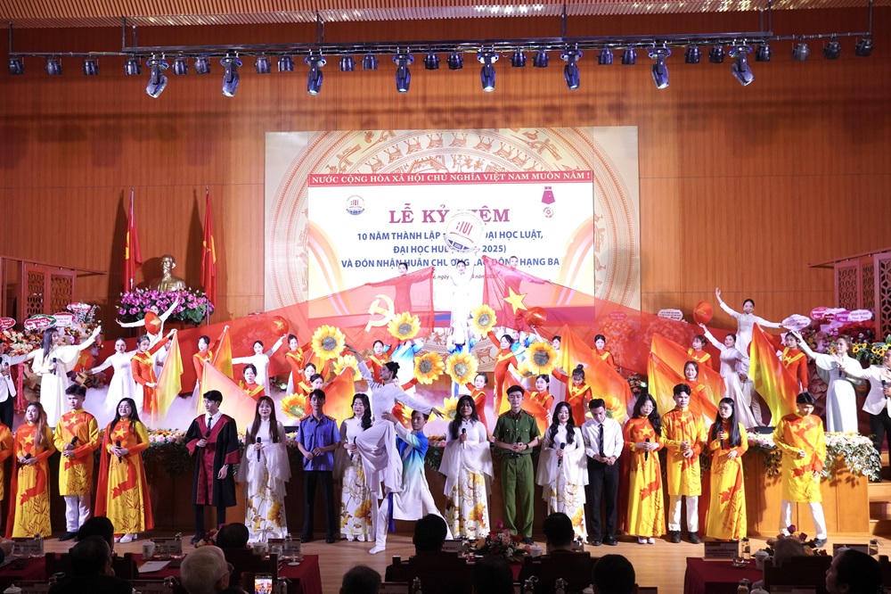 Trường Đại học Luật, Đại học Huế đón nhận Huân chương Lao động hạng Ba