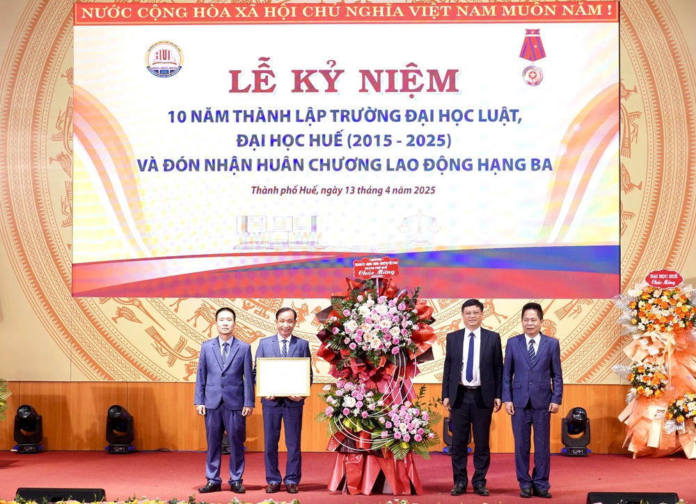 Trường Đại học Luật, Đại học Huế đón nhận Huân chương Lao động hạng Ba