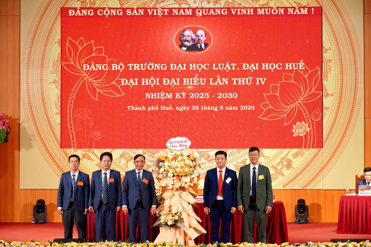 Đổi mới toàn diện, xây dựng Trường Đại học Luật, Đại học Huế tự chủ vững mạnh