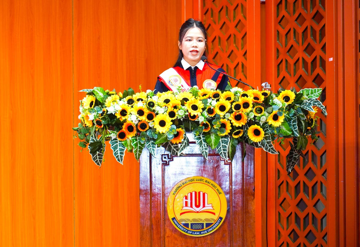 Trường ĐH Luật, ĐH Huế trao bằng cử nhân cho hơn 800 sinh viên