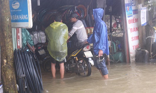 Thừa Thiên Huế: Mưa to kết hợp thủy điện xả lũ nhiều nơi bị ngập cục bộ