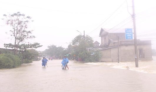 Mưa lũ tại Thừa Thiên - Huế: Đê bao vỡ, đã có người chết