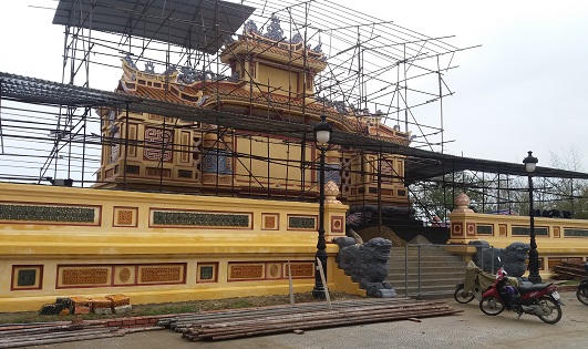 Xôn xao hình ảnh Bia Quốc Học - Huế sau trùng tu