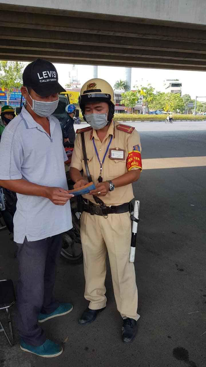 CSGT TP HCM chung tay hỗ trợ người dân bị ảnh hưởng bởi Covid-19