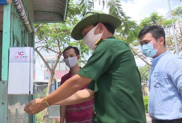 Máy rửa tay sát khuẩn không cần chạm của anh nông dân Đồng Tháp