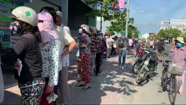 Nặng nghĩa tình hành trình Báo Pháp Luật Việt Nam mang 'ATM gạo' về Tiền Giang