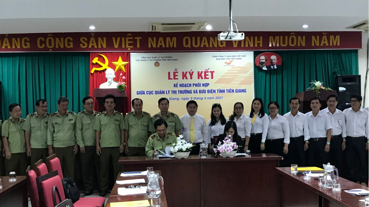 Phối hợp kiểm tra hàng hoá kinh doanh gửi qua đường bưu điện