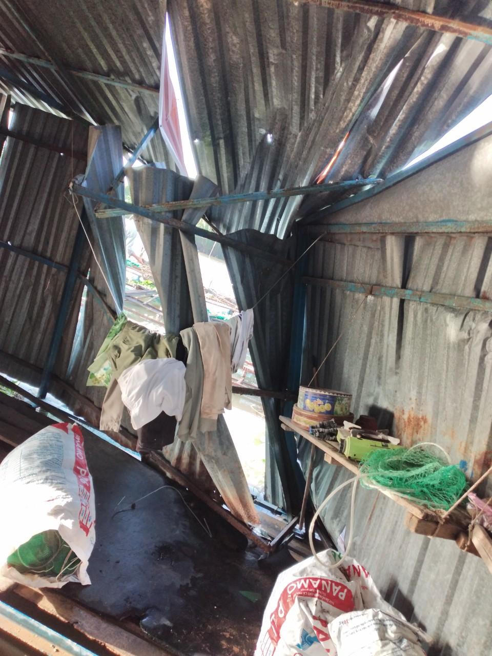 Sà lan tông vào nhiều bè cá gây thiệt hại hơn nửa tỉ đồng