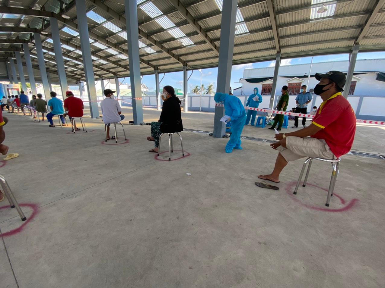 Tiền Giang: Phong tỏa 2 chợ và 1 Cảng cá, ghi nhận thêm 11 ca nghi nhiễm