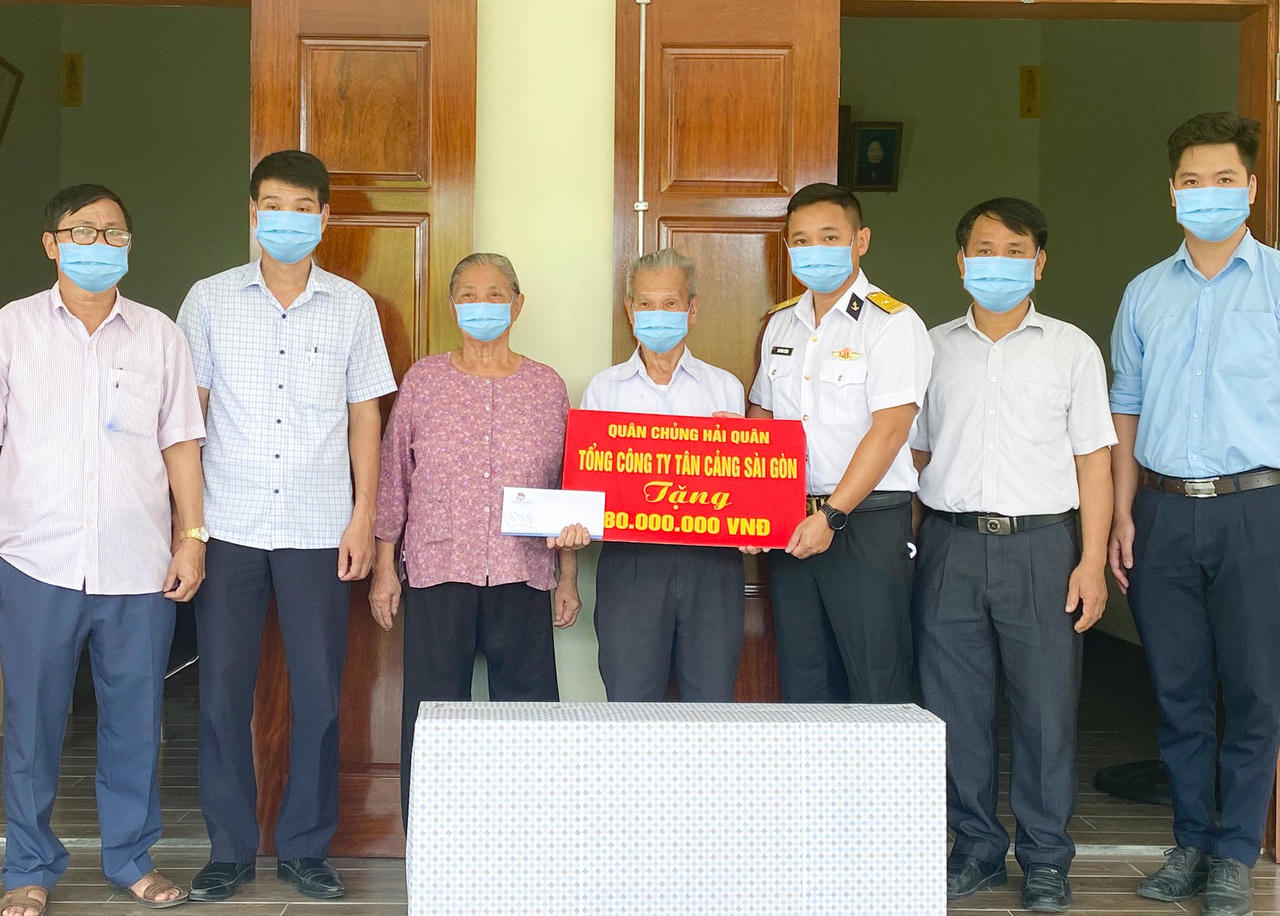 Tổng công ty Tân cảng Sài Gòn bàn giao 2 căn nhà tình nghĩa tại Hà Nam