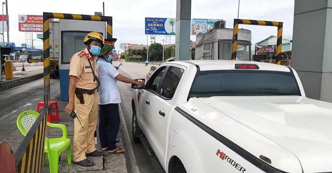 Tiền Giang buộc phải xả chốt kiểm soát dịch vì giao thông ùn tắc trên 5km
