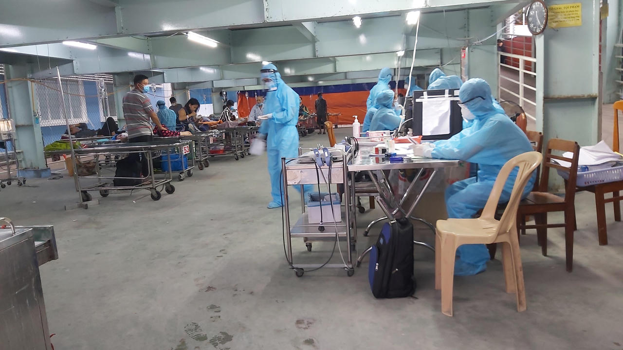 3 nhân viên y tế dương tính SARS-CoV-2