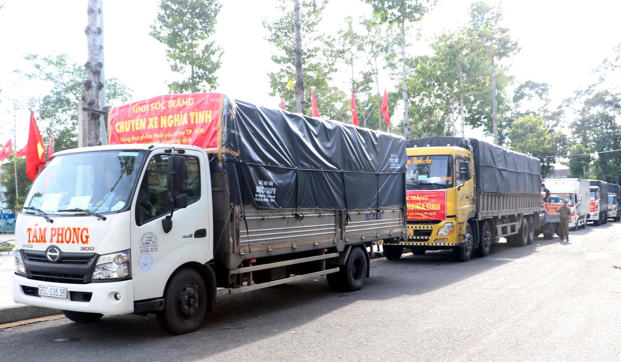 Sóc Trăng chuyển gần 40 tấn hàng thiết yếu hỗ trợ TP. Hồ Chí Minh