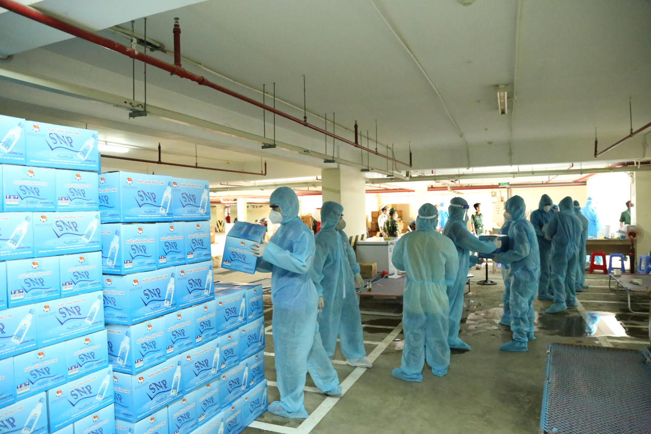 Tân cảng Sài Gòn tặng hơn 1 tỷ đồng nhu yếu phẩm thiết yếu cho lực lượng phòng, chống dịch COVID-19