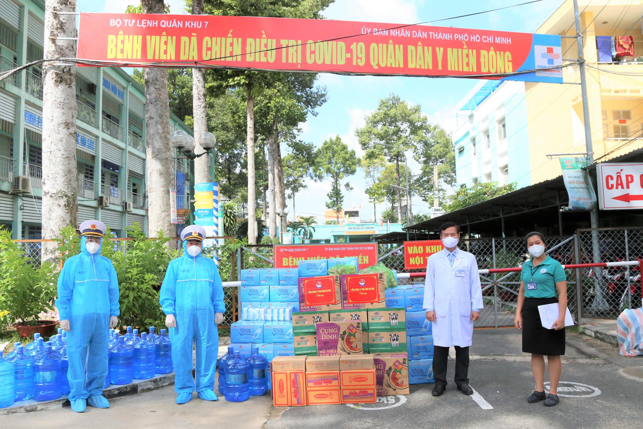 Tân cảng Sài Gòn tặng hơn 1 tỷ đồng nhu yếu phẩm thiết yếu cho lực lượng phòng, chống dịch COVID-19