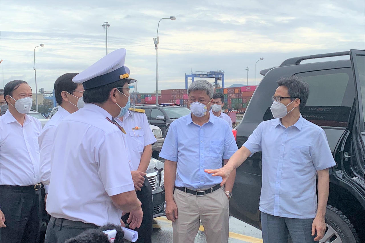 Phó Thủ tướng Vũ Đức Đam kiểm tra công tác phòng, chống dịch tại cụm Cảng Tân cảng Cái Mép