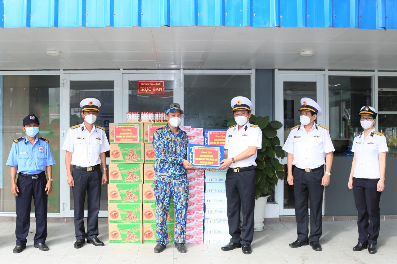 Tân cảng Sài Gòn thăm hỏi, động viên nhân viên là F0, F1 đang cách ly, điều trị