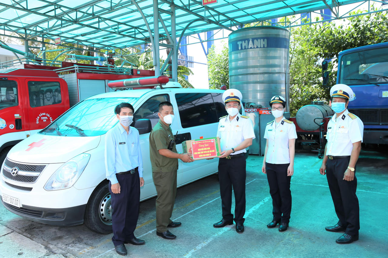 Tân cảng Sài Gòn thăm hỏi, động viên nhân viên là F0, F1 đang cách ly, điều trị