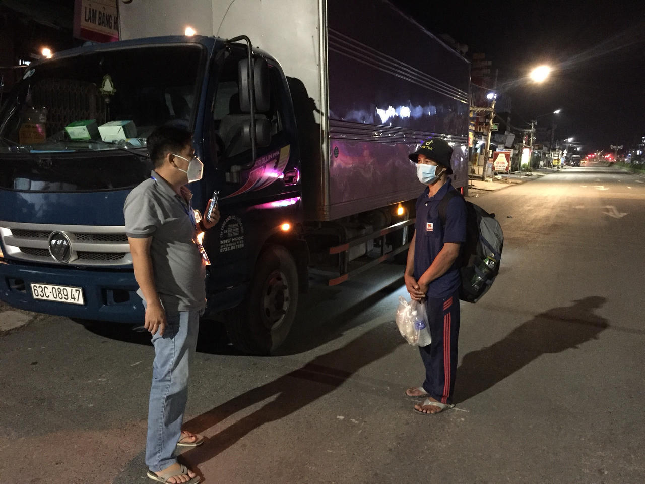 Bất ngờ 'cái kết' cho anh công nhân đi bộ gần 300km về quê