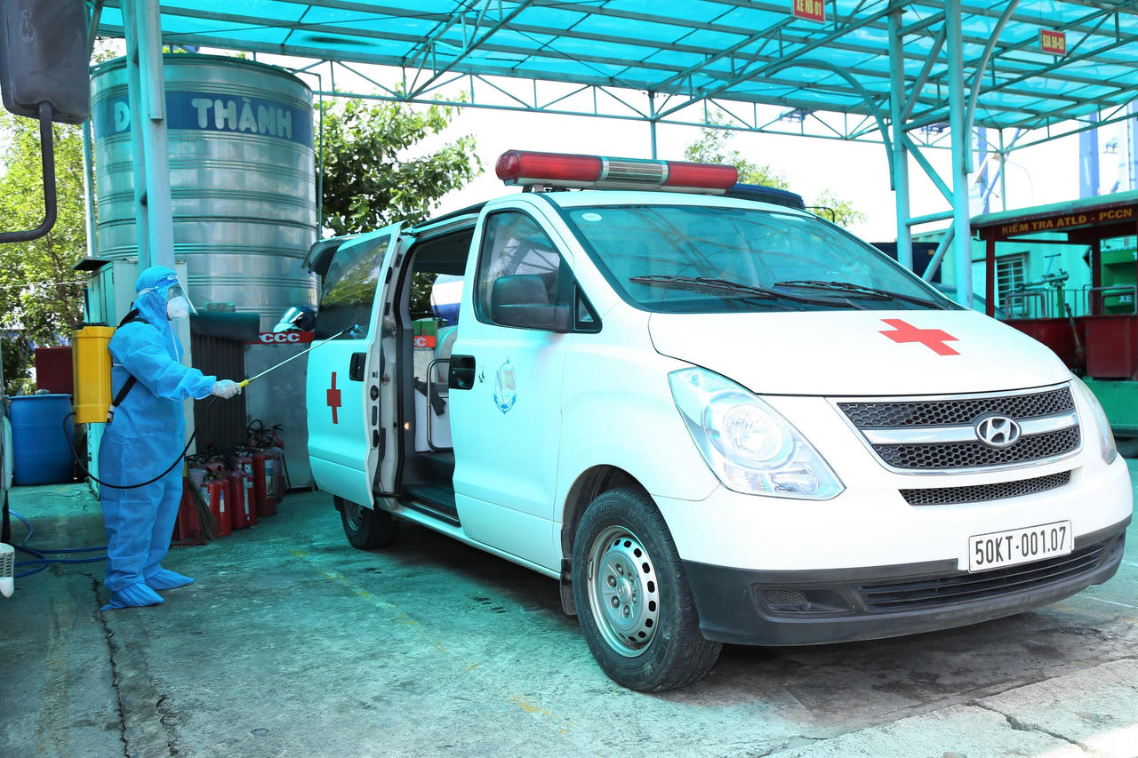 Chuyện chưa kể về những người lái xe cứu thương trong dịch Covid-19