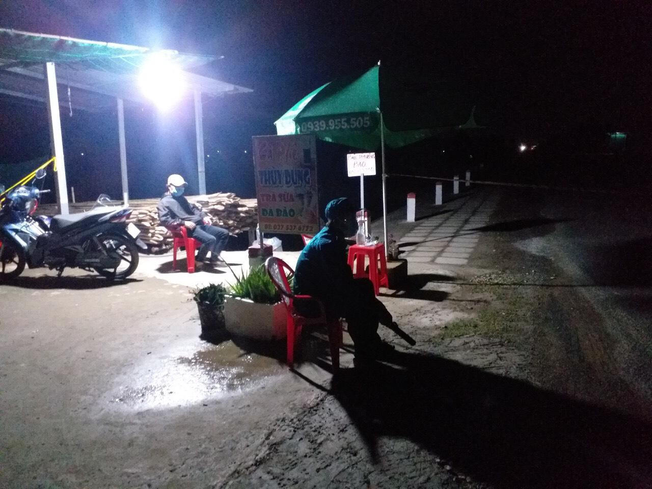 Sinh viên khoa Y giúp sản phụ vượt cạn thành công tại chốt kiểm dịch